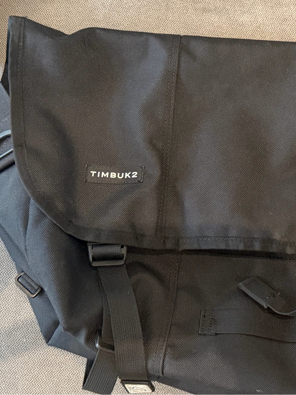Timbuk2 Black Men's Messenger Bag with Padded Strap (medium)